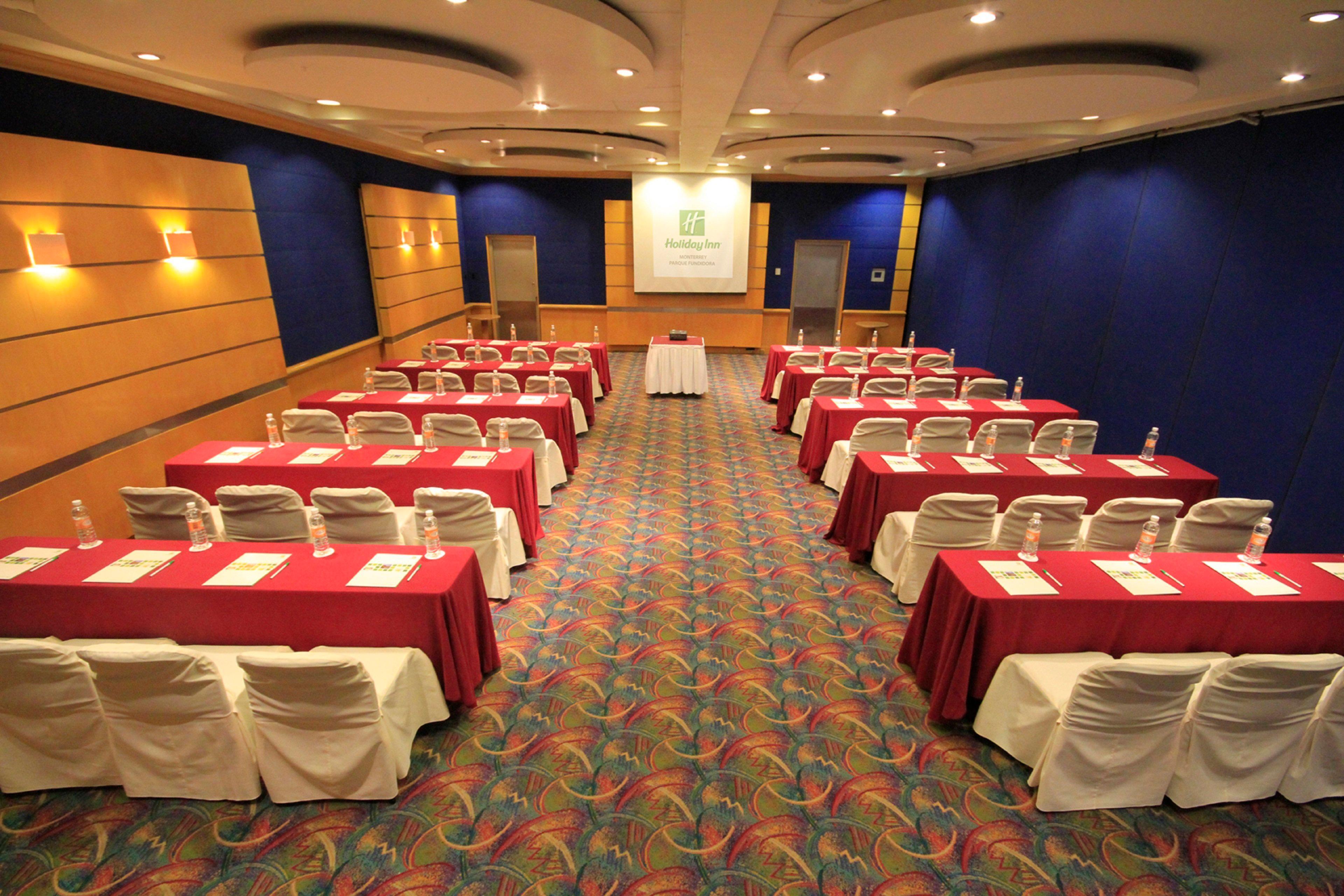 Holiday Inn Monterrey-Parque Fundidora By Ihg Eksteriør bilde A typical classroom layout