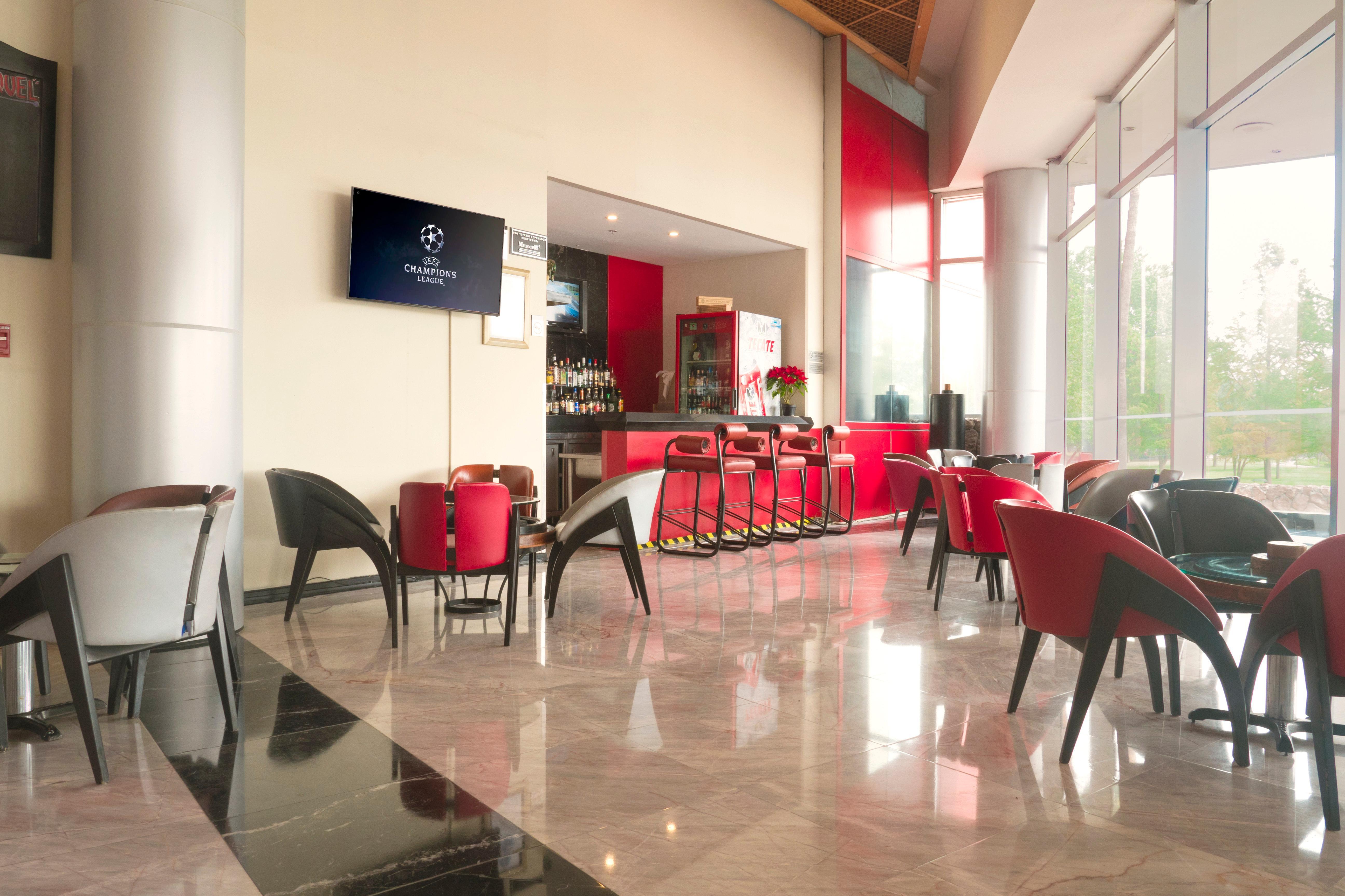 Holiday Inn Monterrey-Parque Fundidora By Ihg Eksteriør bilde The lounge at the airport