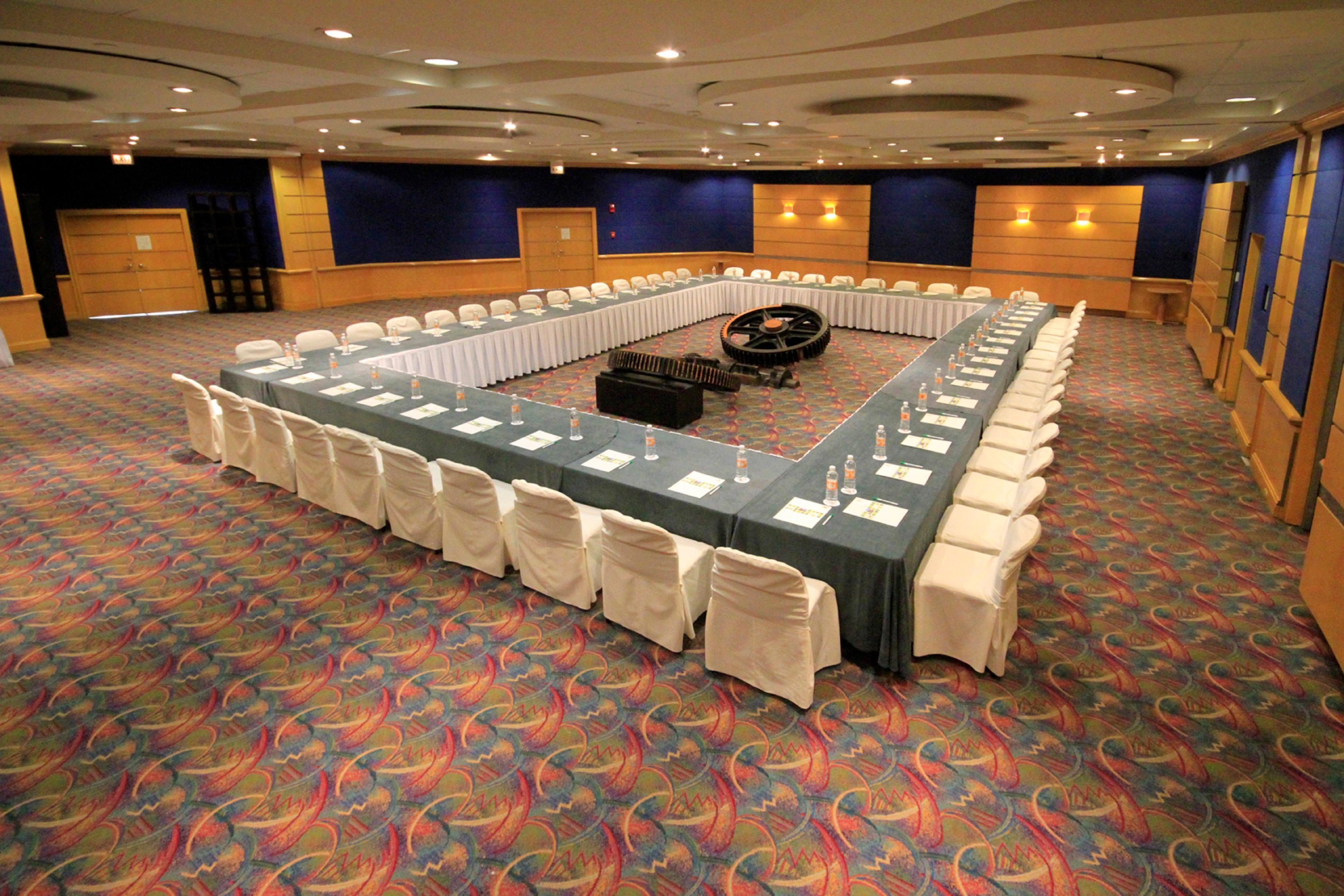 Holiday Inn Monterrey-Parque Fundidora By Ihg Eksteriør bilde U-shaped table layout