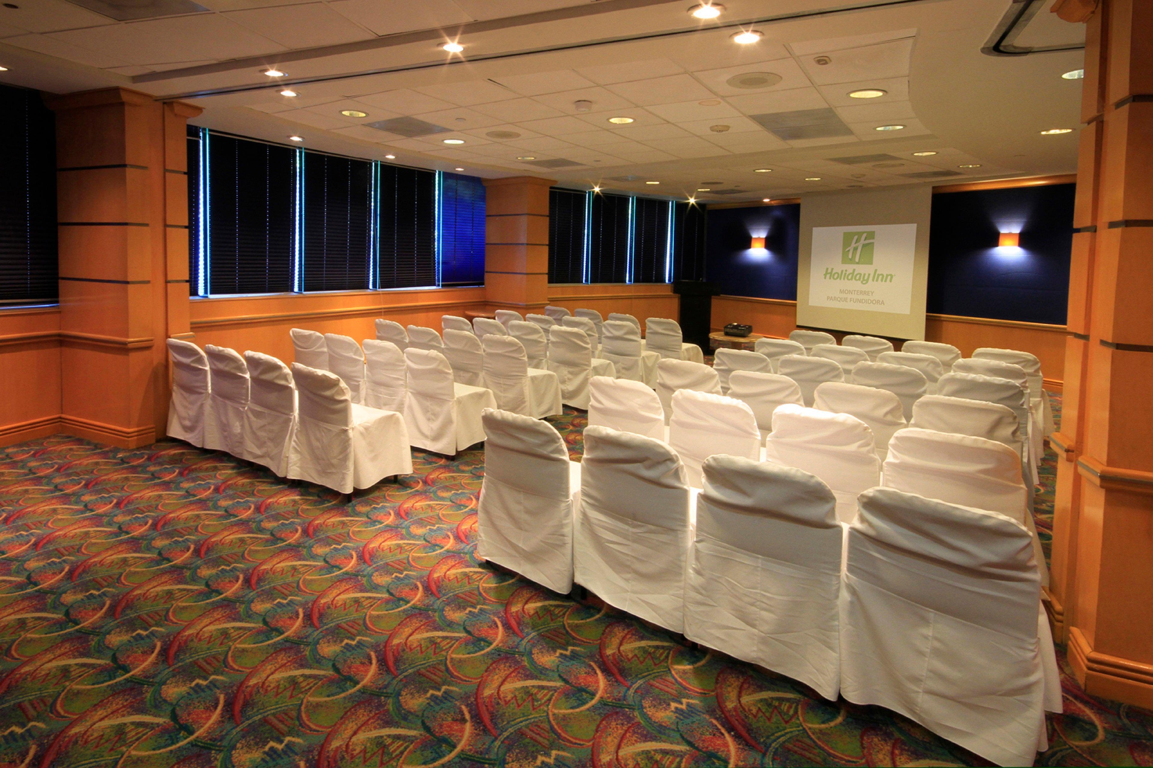 Holiday Inn Monterrey-Parque Fundidora By Ihg Eksteriør bilde A typical meeting room