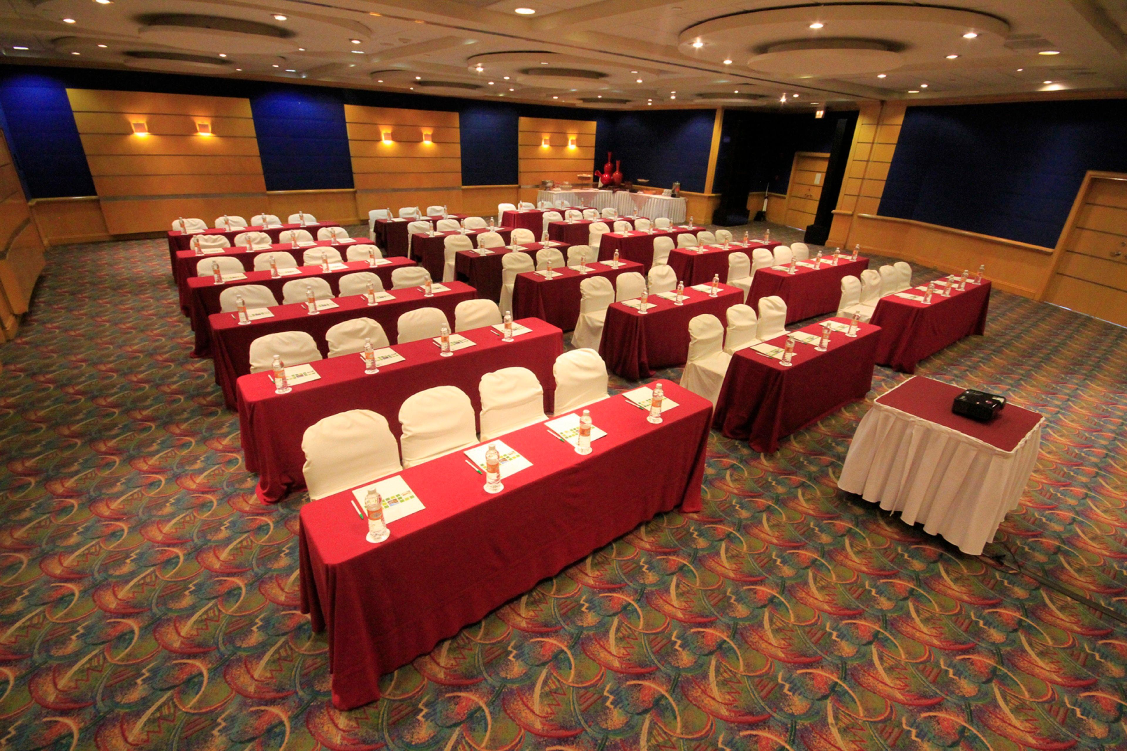Holiday Inn Monterrey-Parque Fundidora By Ihg Eksteriør bilde A meeting room at a hotel