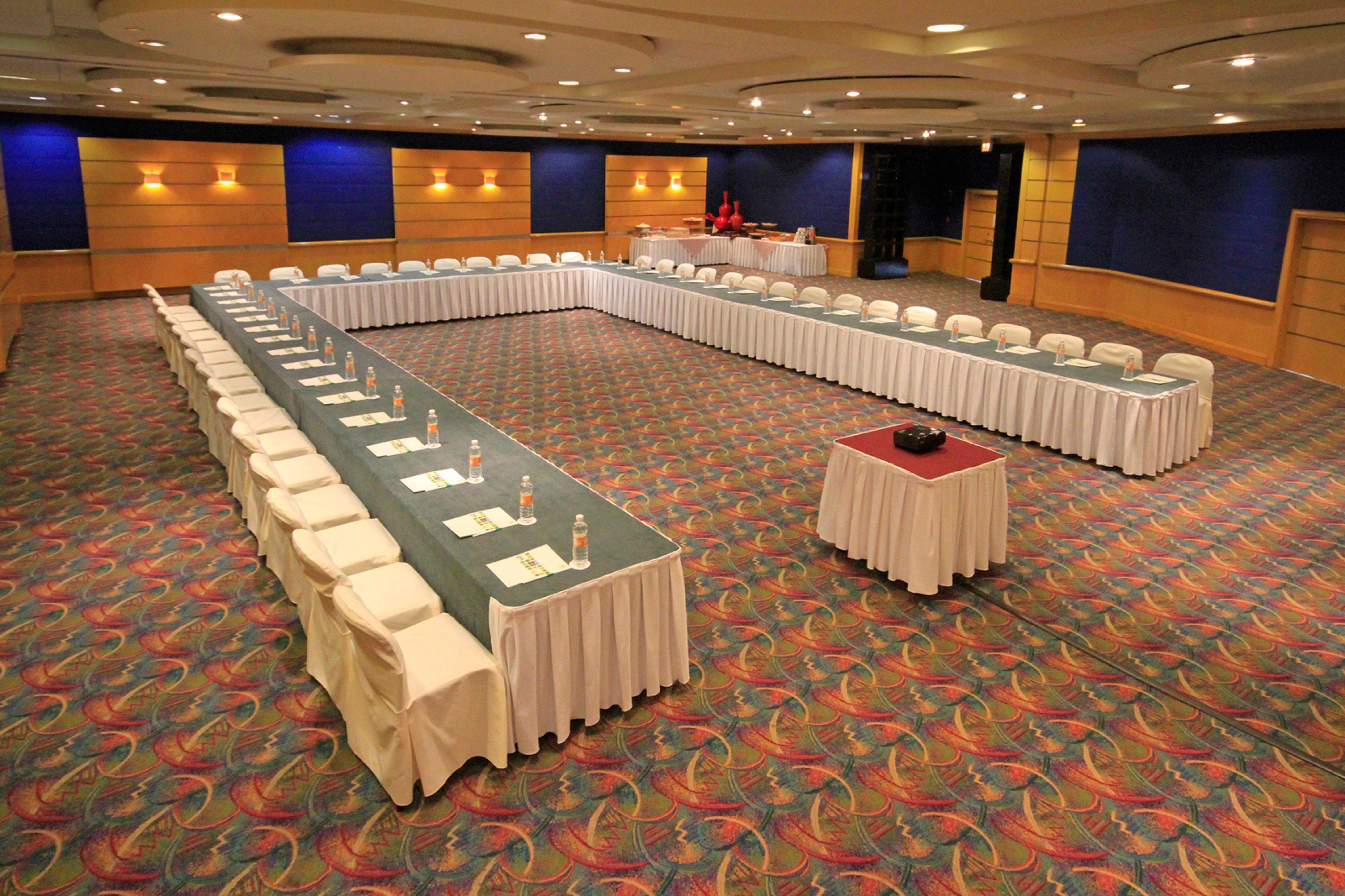 Holiday Inn Monterrey-Parque Fundidora By Ihg Eksteriør bilde U-shaped table layout